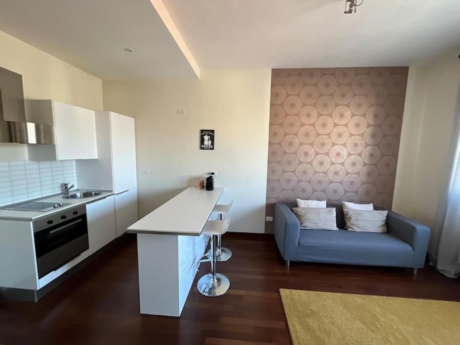 Suite 220 Bari Bagian luar foto